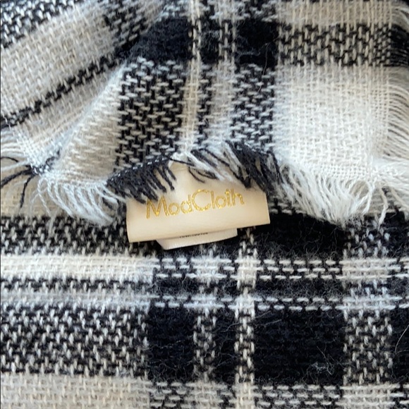 Mod Cloth black and cream plaid square scarf - Picture 2 of 3